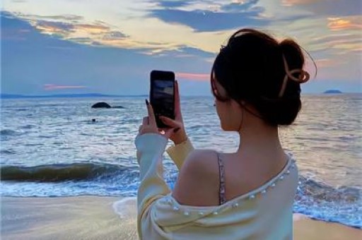 炸裂！司晓迪凌晨甩黑色吊带美照评论区从吃瓜到吐槽吵翻了天