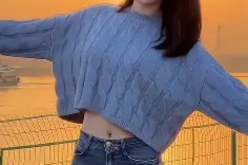 25岁男子猥亵20余名独行女性获刑8个月；“自己在淋雨却为小动物遮风挡雨”外卖小哥大雨中救断腿小狗感动无数网友｜三工晨报